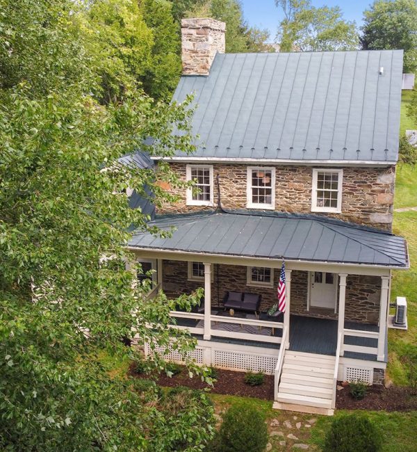 Farmhouse airbnb in Loudoun County Virginia